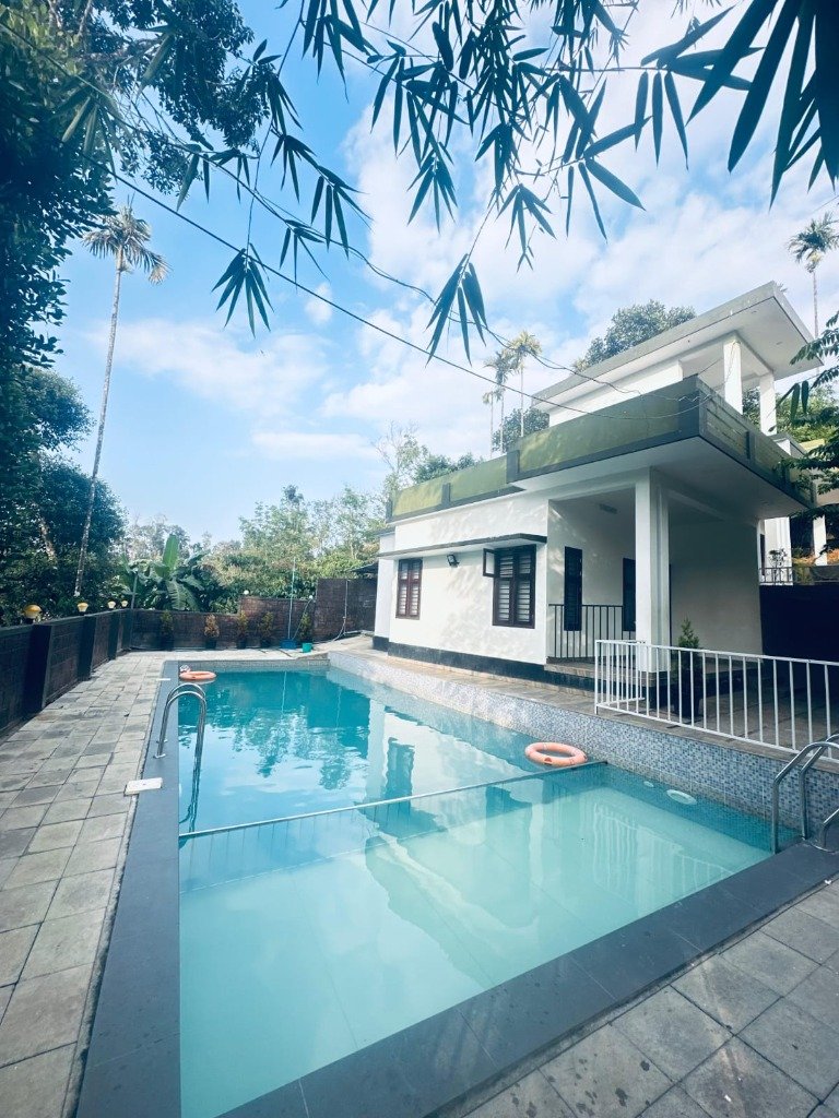 Pristine Outdoor Pool & Nature Villa